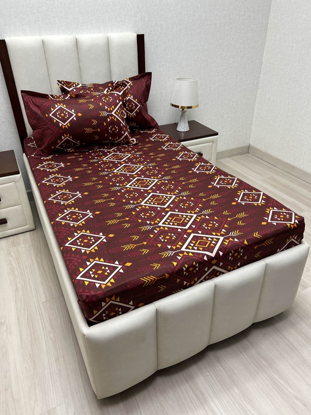 

Pure Decor Lounge Fur Maroon Printed 260 TC Pure Cotton Single Bedsheet Set 2.36 x 1.73 m