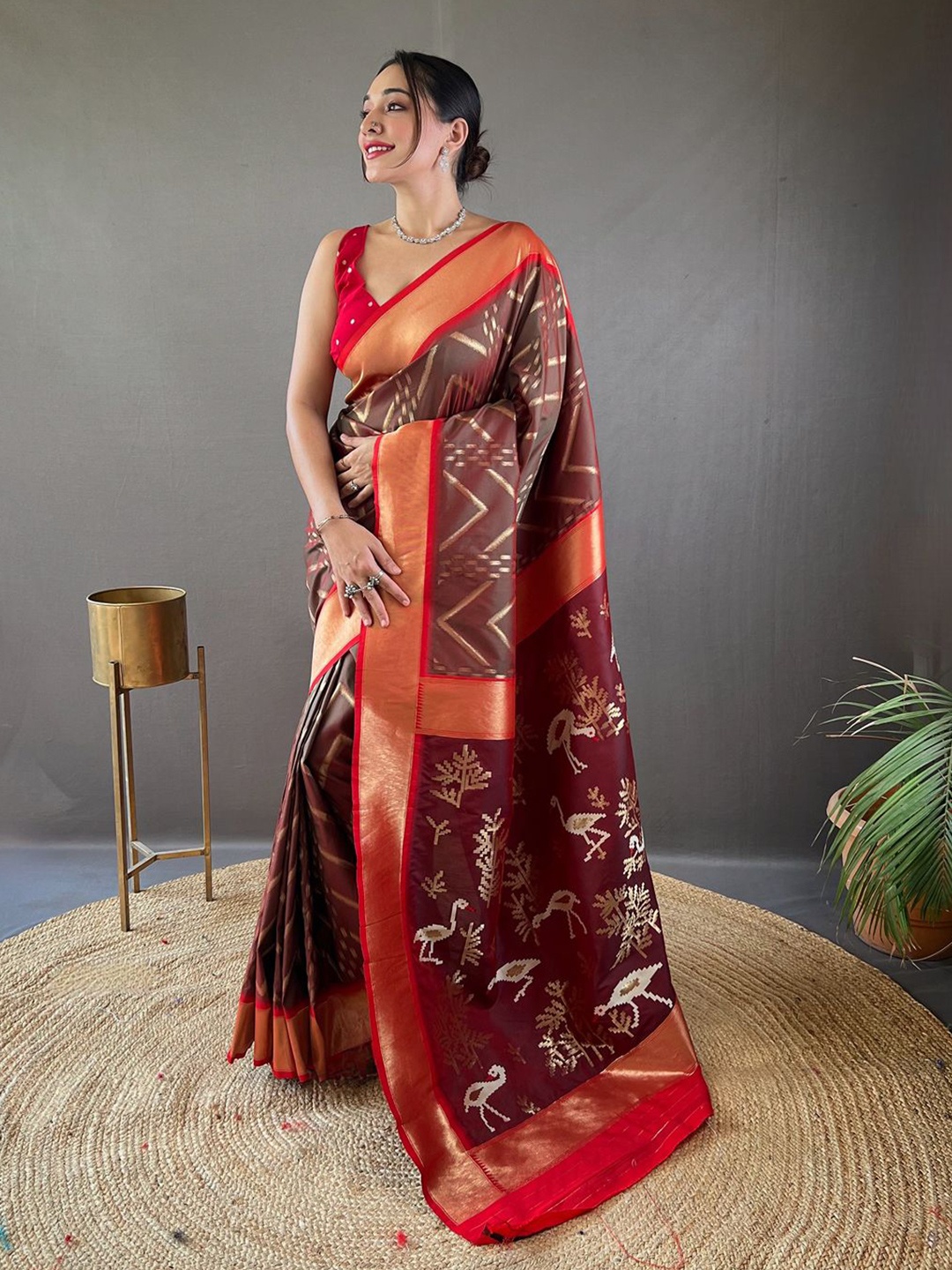 

TORONFRAS Ethnic Motifs Zari Art Silk Kanjeevaram Saree, Brown