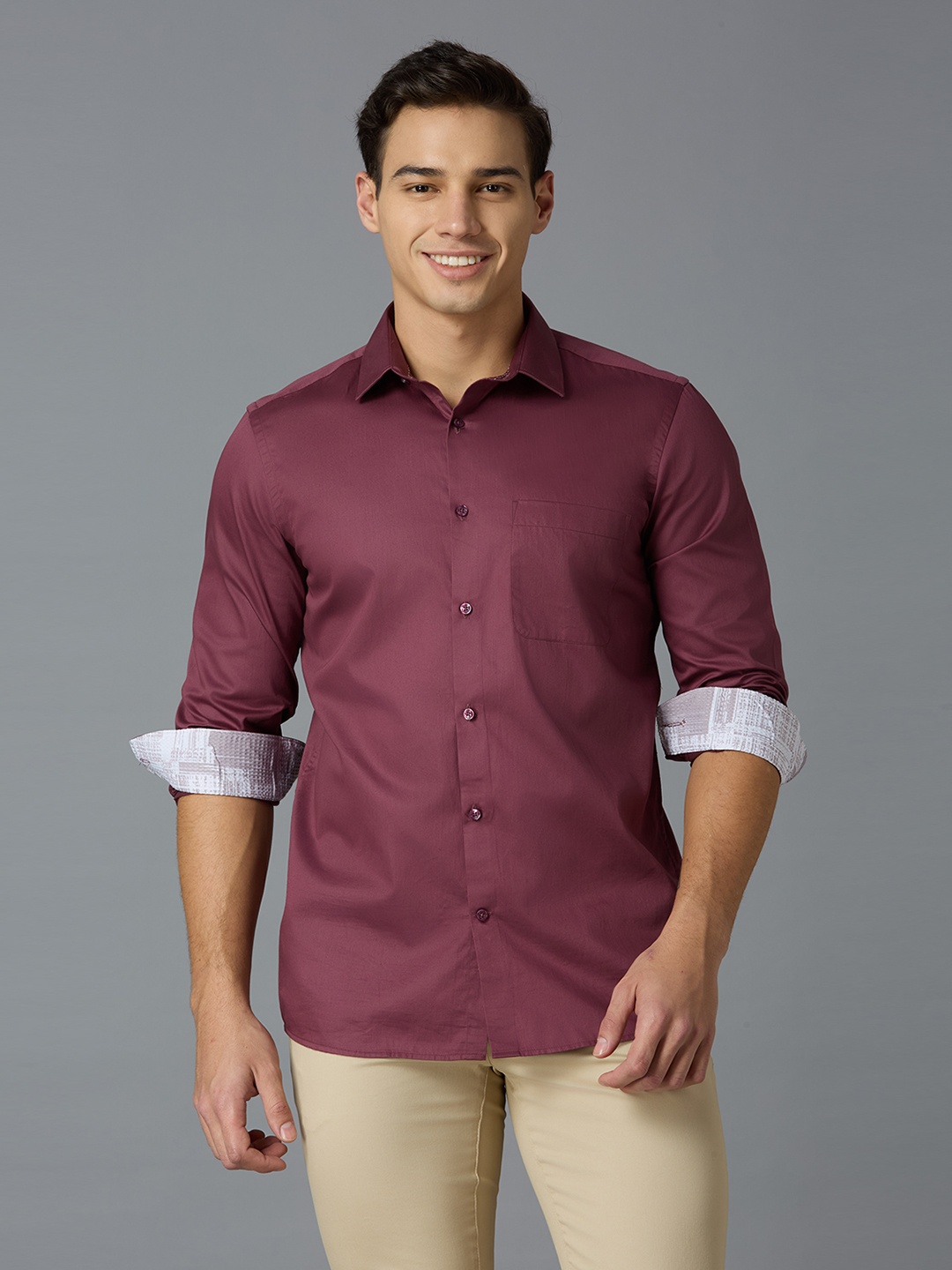 

Reid & Taylor Men India Slim Fit Spread Collar Textured Cotton Casual Shirt, Maroon