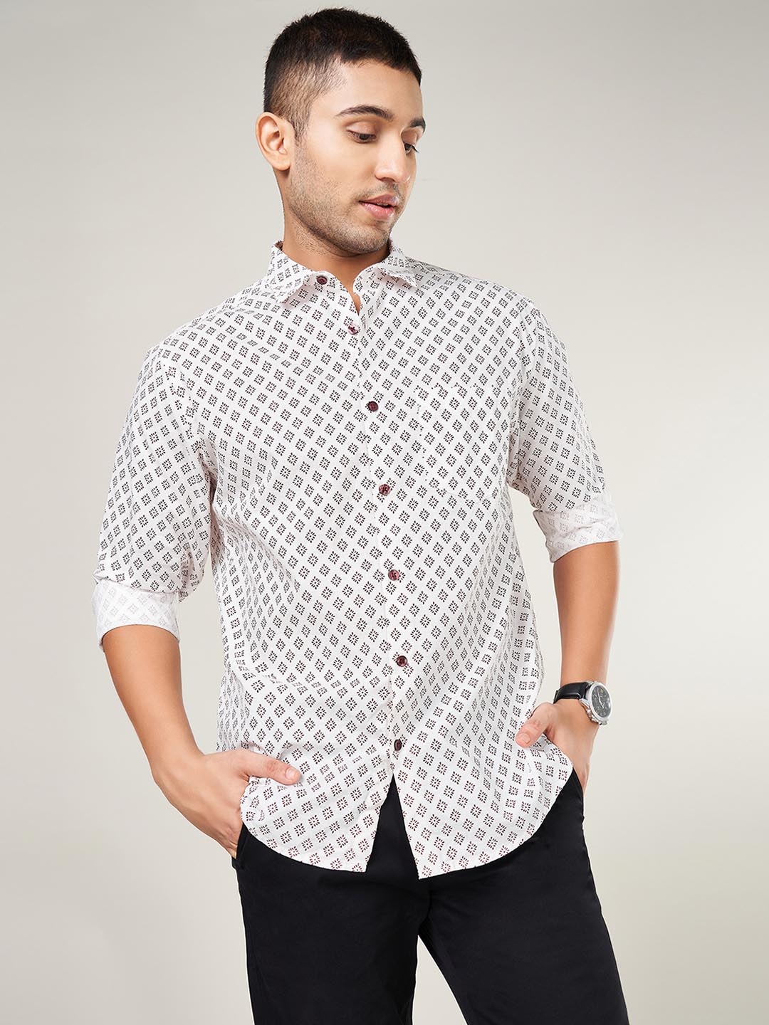 

Peregrine by Pantaloons Men Spread Collar Floral Printed Cotton Casual Shirt, White