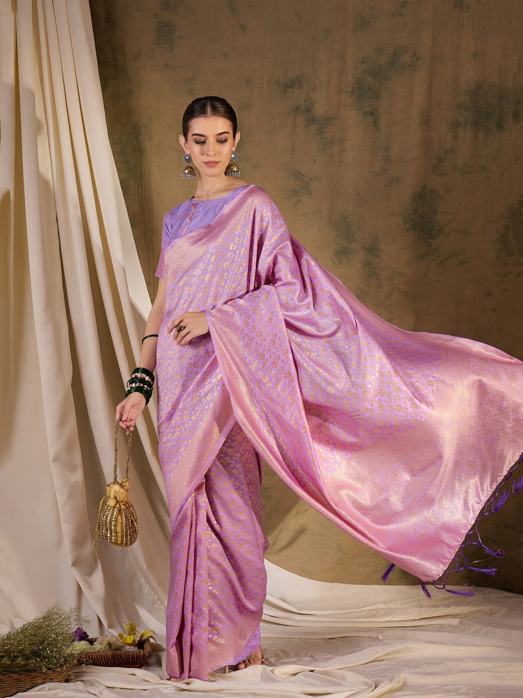 

DEVATITHI Lavender Banarasi Silk Saree