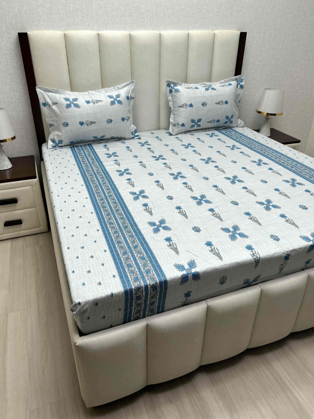 

Pure Decor Blue & White Floral Pure Cotton 220 TC Queen Bedsheet 2.28 m x 2.54 m