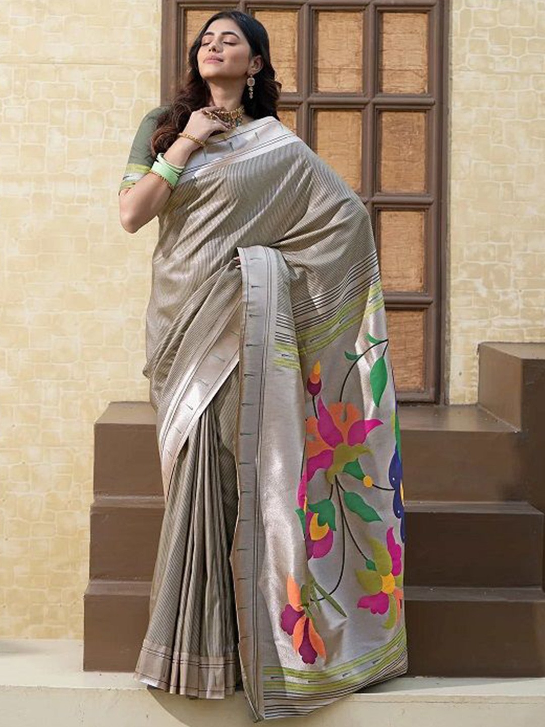 

sareyavella Ethnic Motifs Printed Paithani Saree, Grey