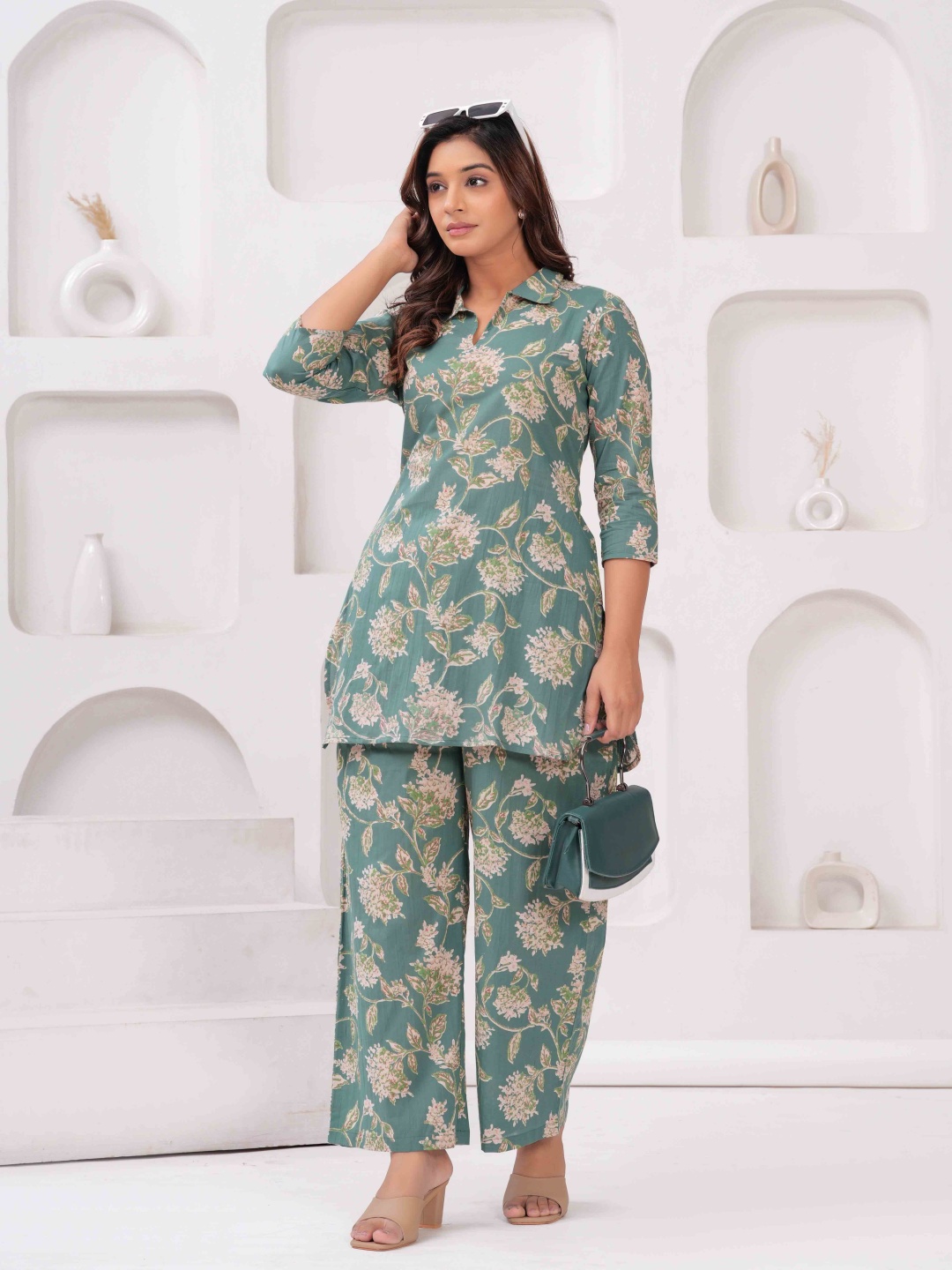 

NNAVDHA Floral Printed Pure Cotton Shirt Collar Tunic With Trousers, Green