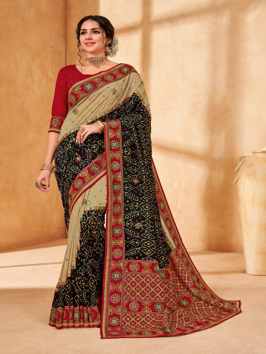 

Laxmipati Ethnic Motifs Printed Embroidered Saree, Black