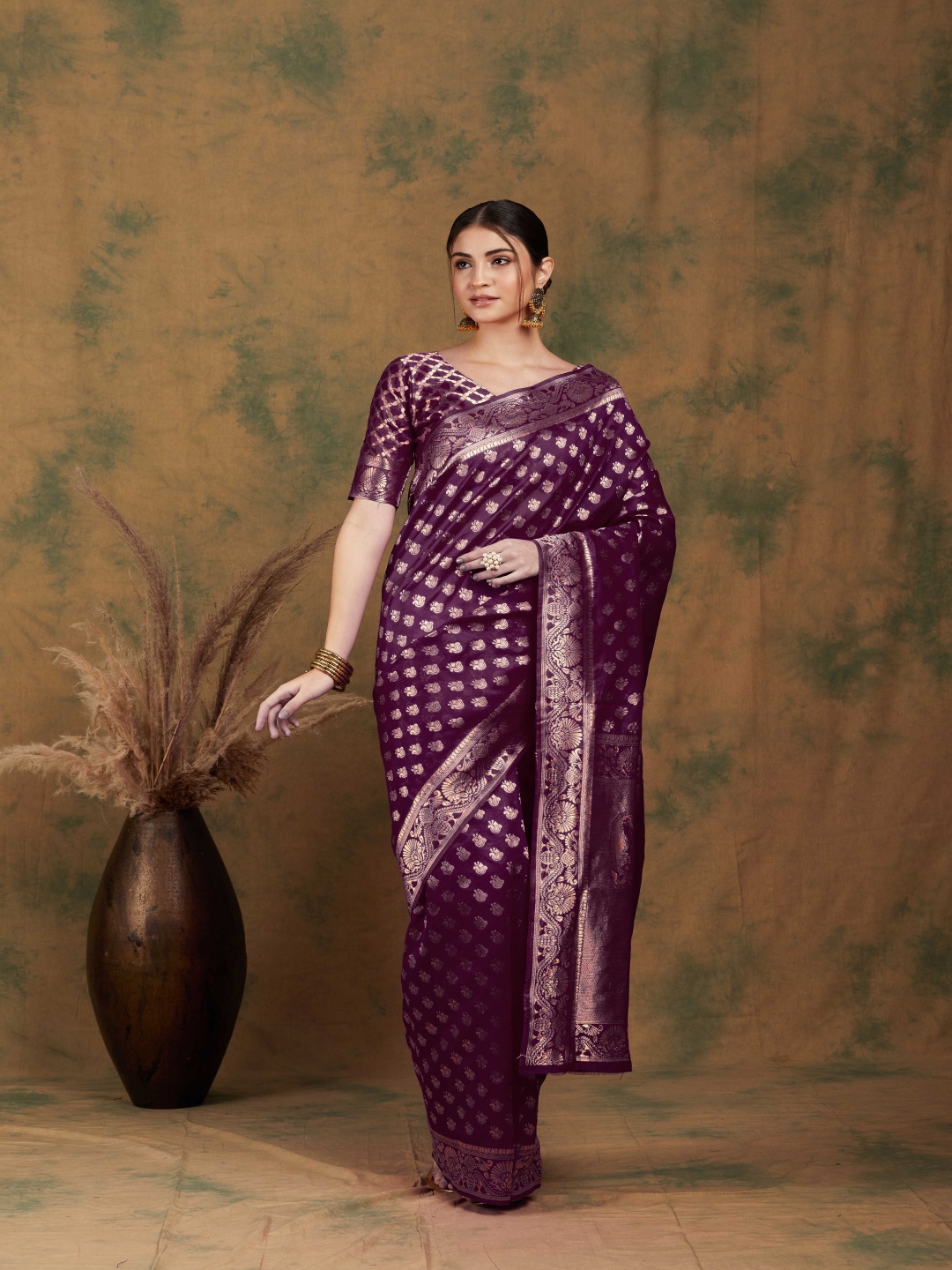 

DEVATITHI Woven Design Zari Silk Blend Kanjeevaram Saree, Purple