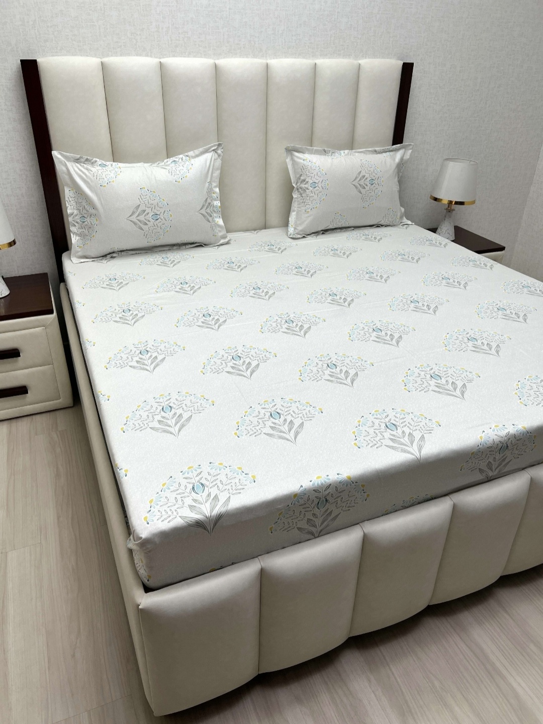 

Pure Decor Royal Passion White Printed Cotton 220 TC Queen Bedsheet Set 2.28m x 2.54m