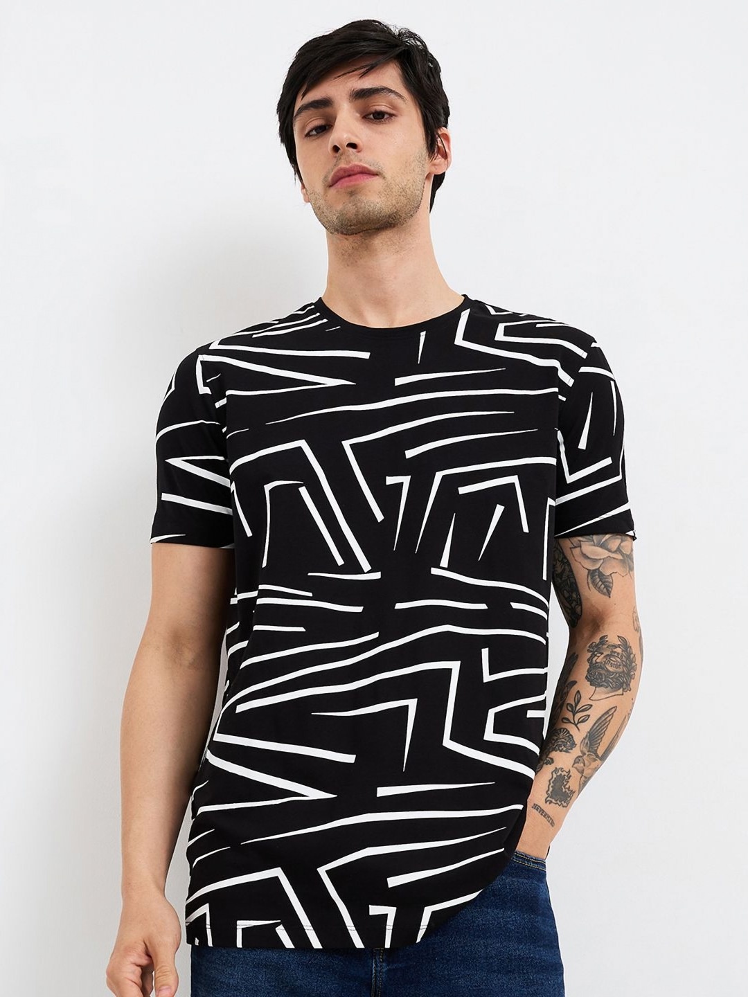 

SPYKAR Men Abstract Printed Round Neck Cotton Slim Fit T-shirt, Black