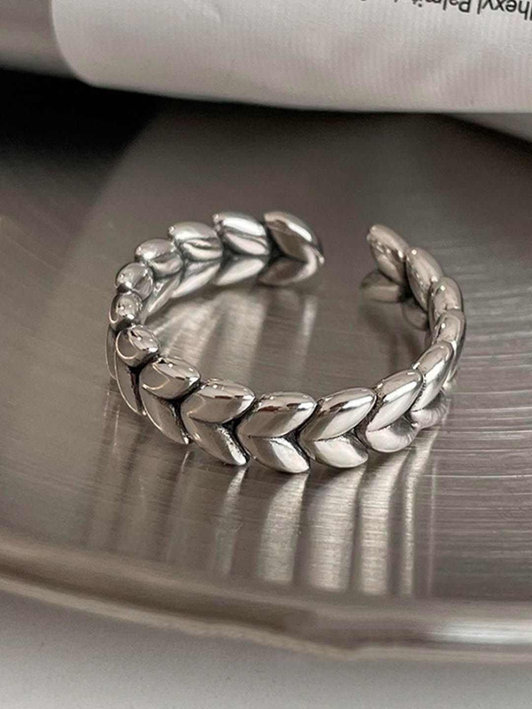 

StyleCast Elegant Intricate Textured Finger Ring, Silver