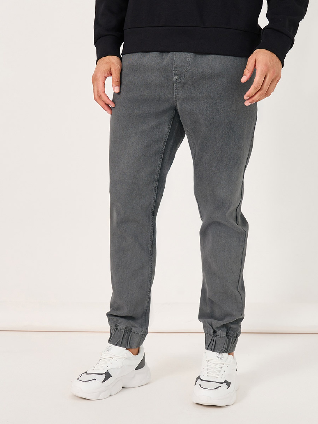 

Styli Men Mid Rise Slim Fit Stretchable Jogger Jeans, Grey