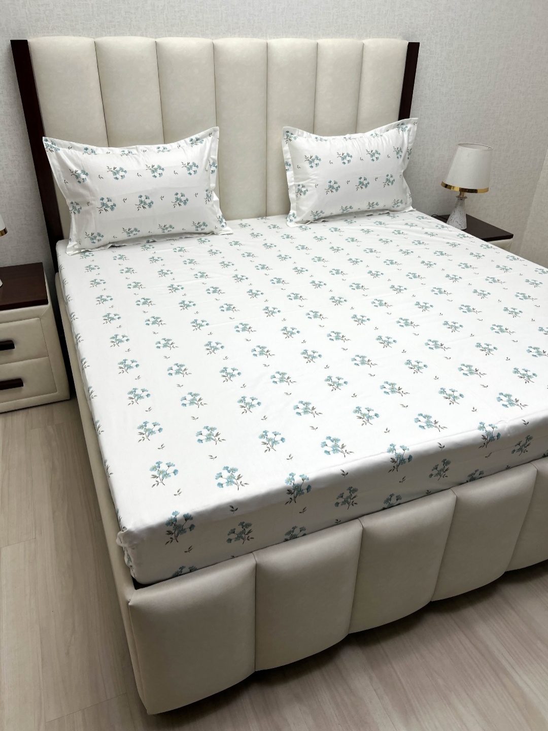 

Pure Decor Royal Passion Blue Printed Pure Cotton 220 TC Queen Bedsheet set 2.28m x 2.54m, White
