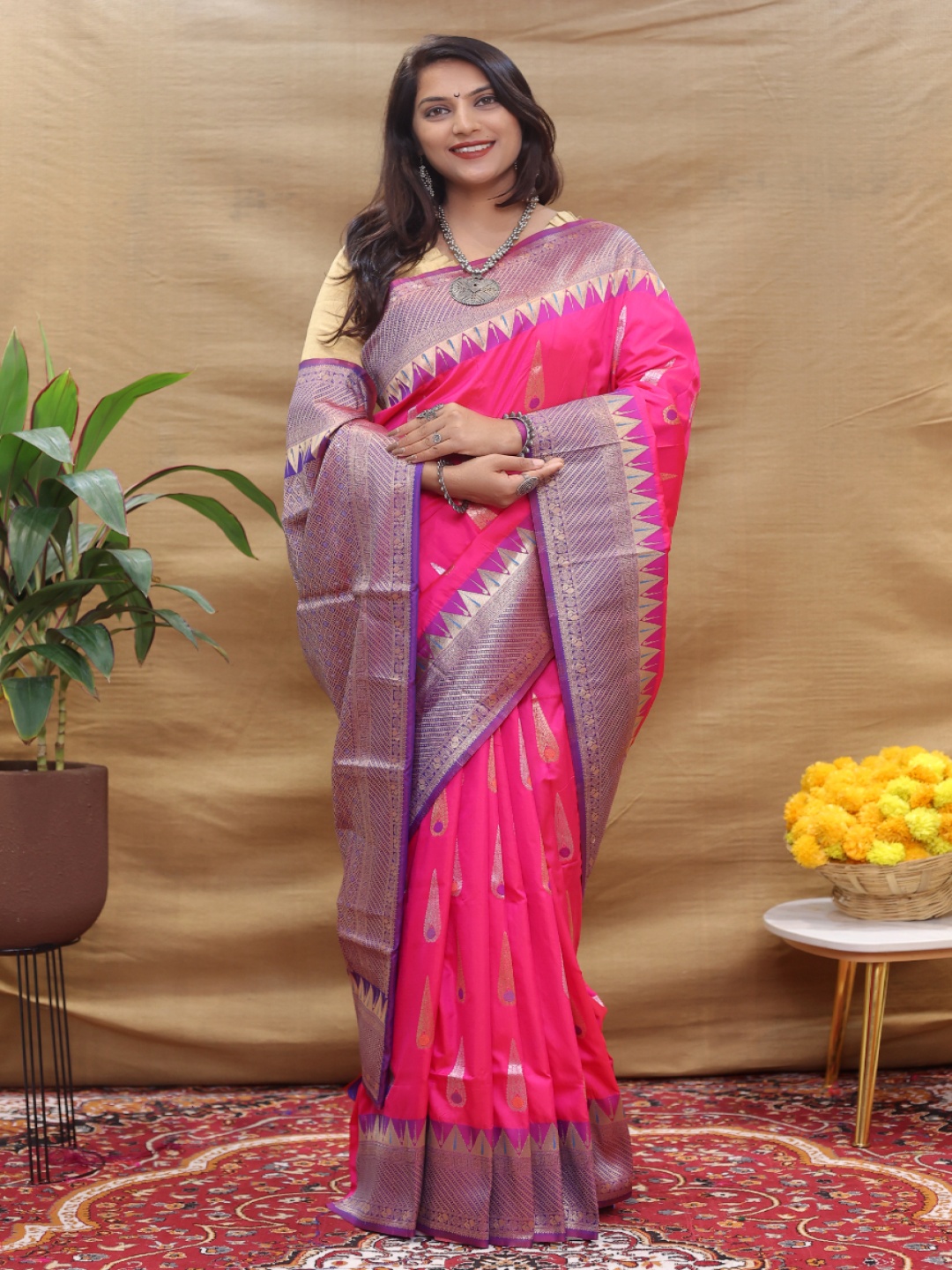 

amirat Woven Design Zari Pure Silk Banarasi Saree, Pink