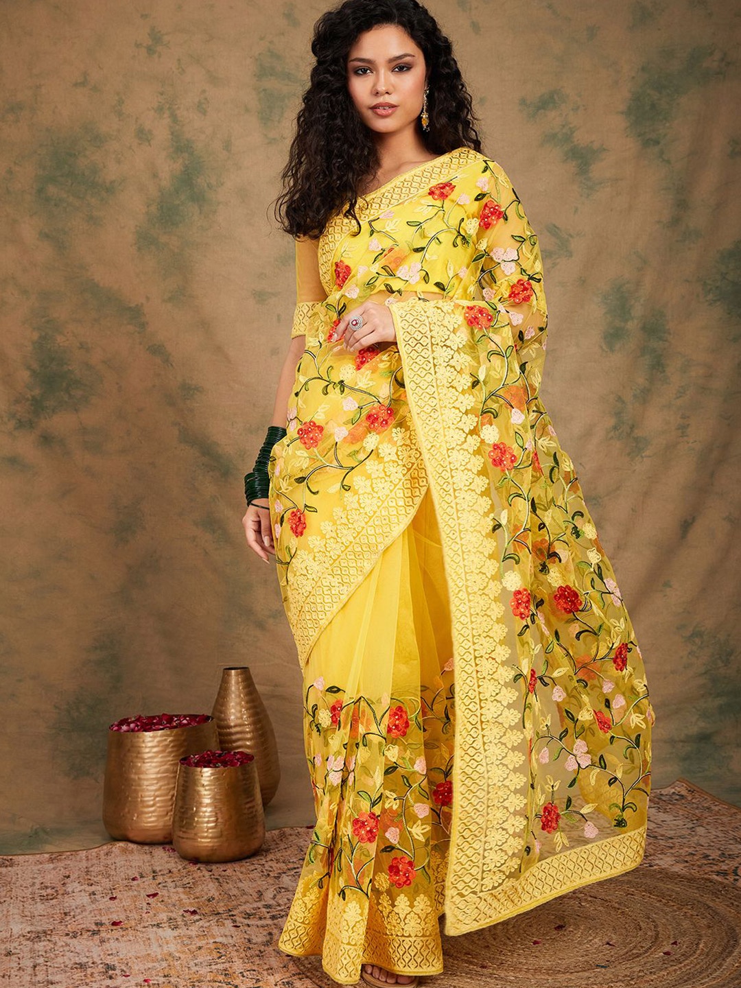 

DEVATITHI Ethnic Motifs Sequinned Net Saree, Yellow