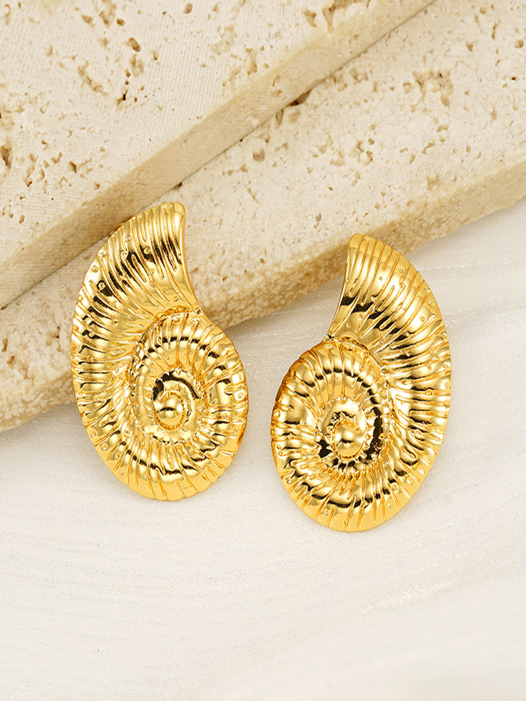 

DIVASTRI Stainless Steel Gold-Plated Contemporary Shaped Studs
