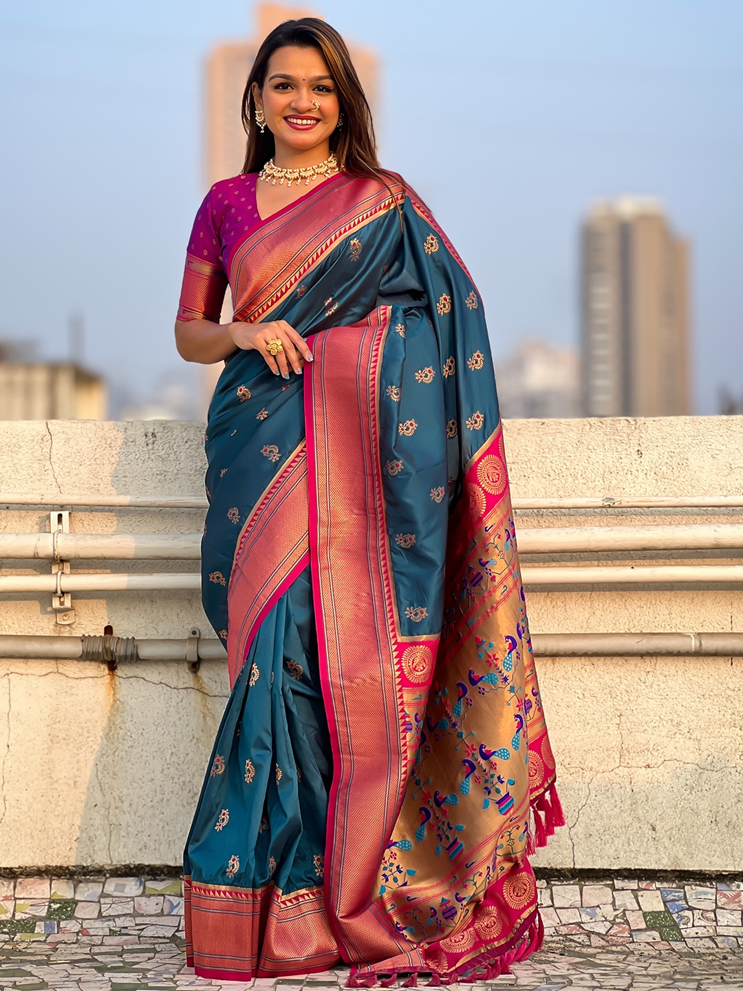 

Panzora Woven Design Zari Silk Blend Paithani Saree, Teal