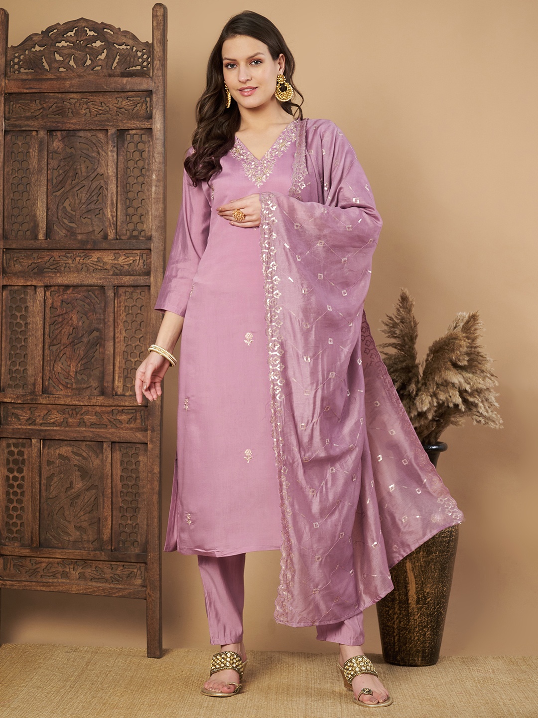 

Growdamy Zari Floral Embroidered V-Neck Straight Kurta With Trousers & Dupatta, Mauve