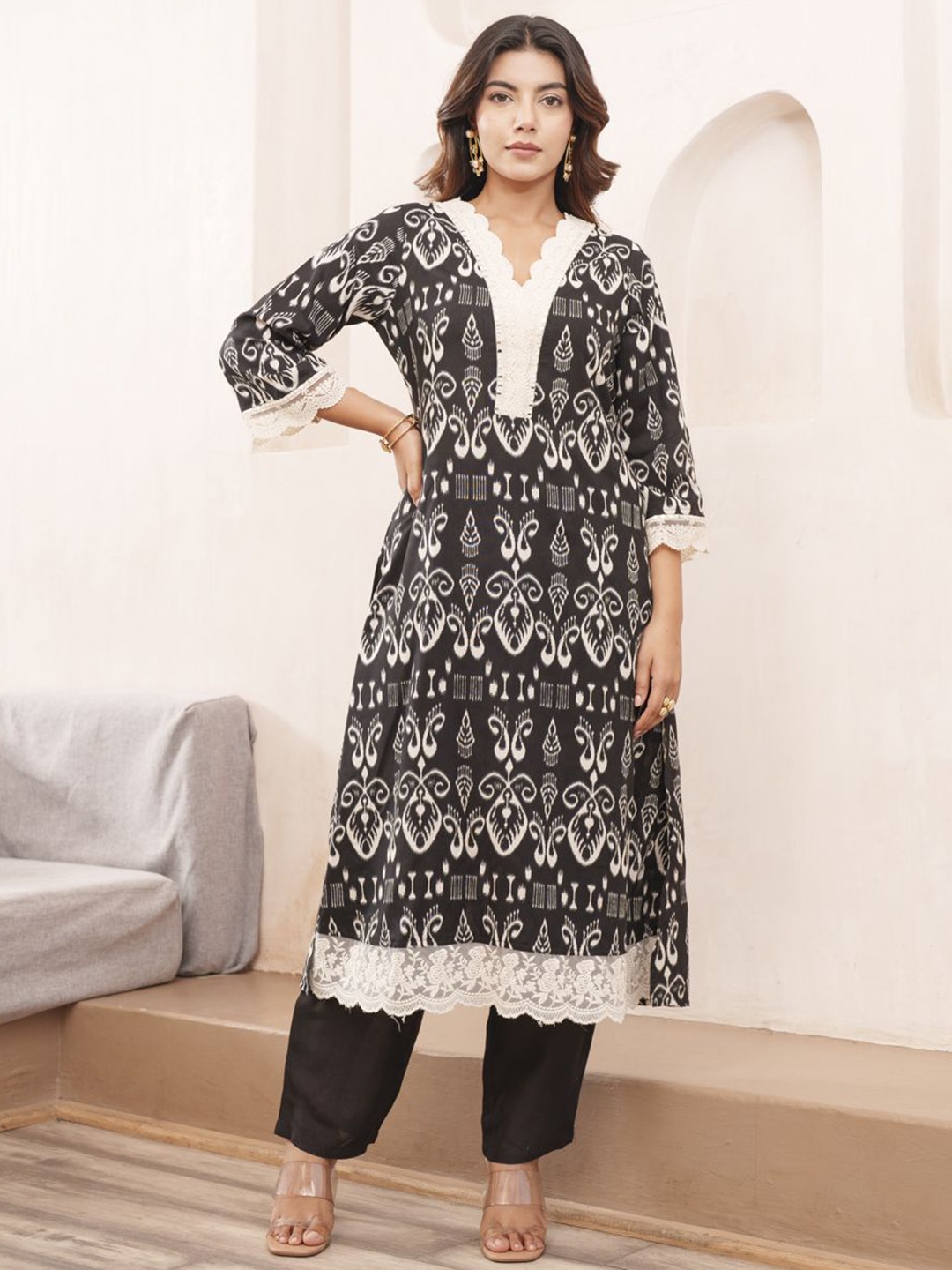 

Sangria Black Ethnic Motif Printed V-Neck Straight Kurta With Trousers