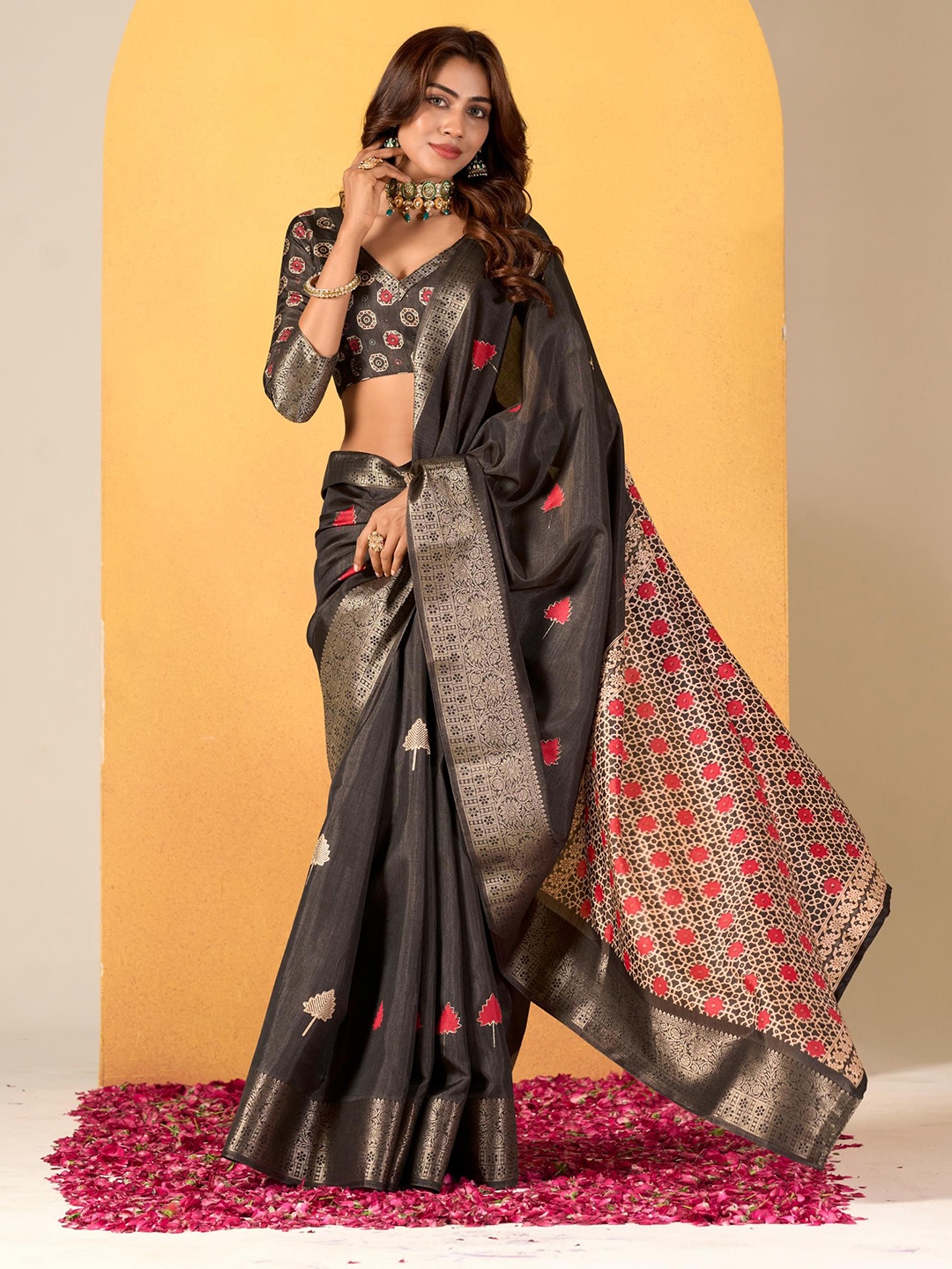 

AVANSHEE Floral Zari Silk Blend Saree, Black