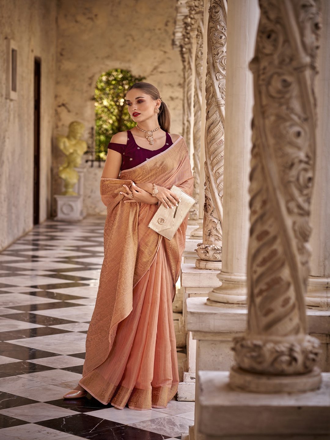 

AVANSHEE Woven Design Zari Linen Blend Saree, Peach