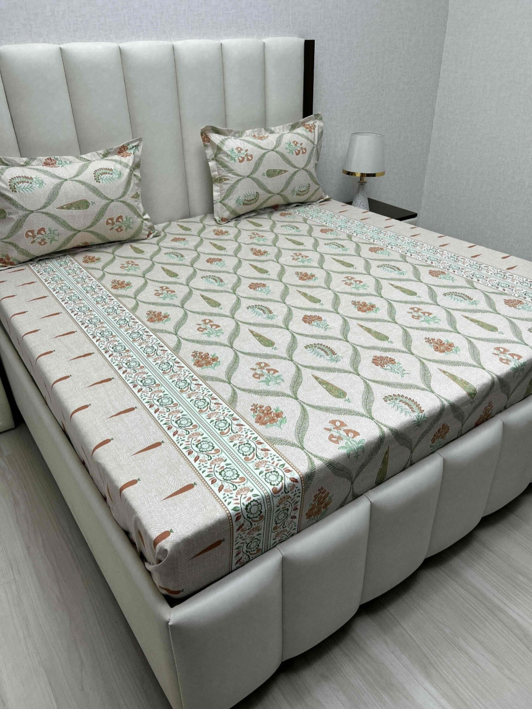 

Pure Decor Royal Passion Grey Printed Pure Cotton 330TC Queen Bedsheet Sets 2.28m x 2.54m