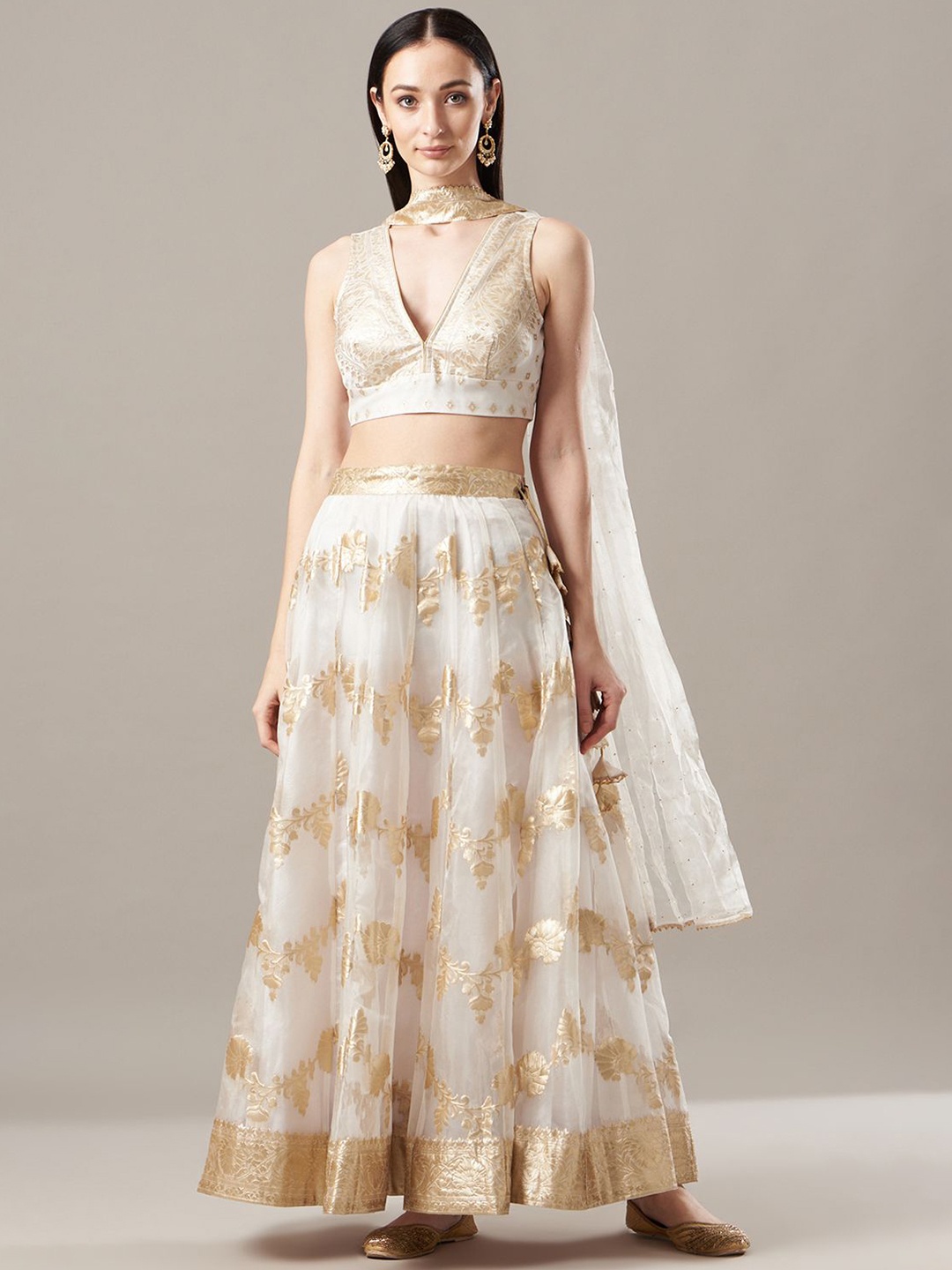 

Geroo Luxe Ready to Wear Lehenga & Blouse With Dupatta, Off white