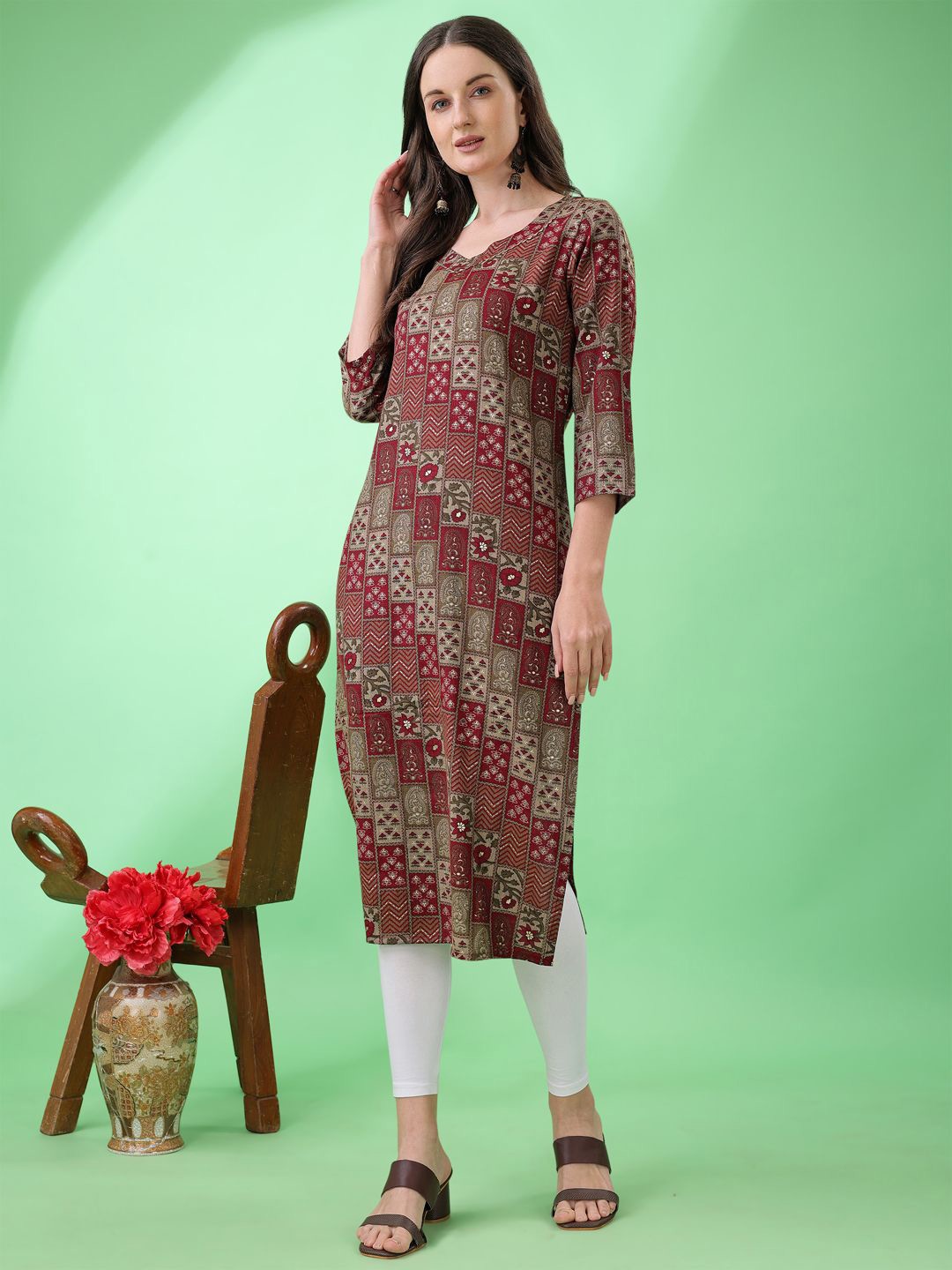 

Tikhi Imli Floral Printed V-Neck Straight Kurta, Maroon