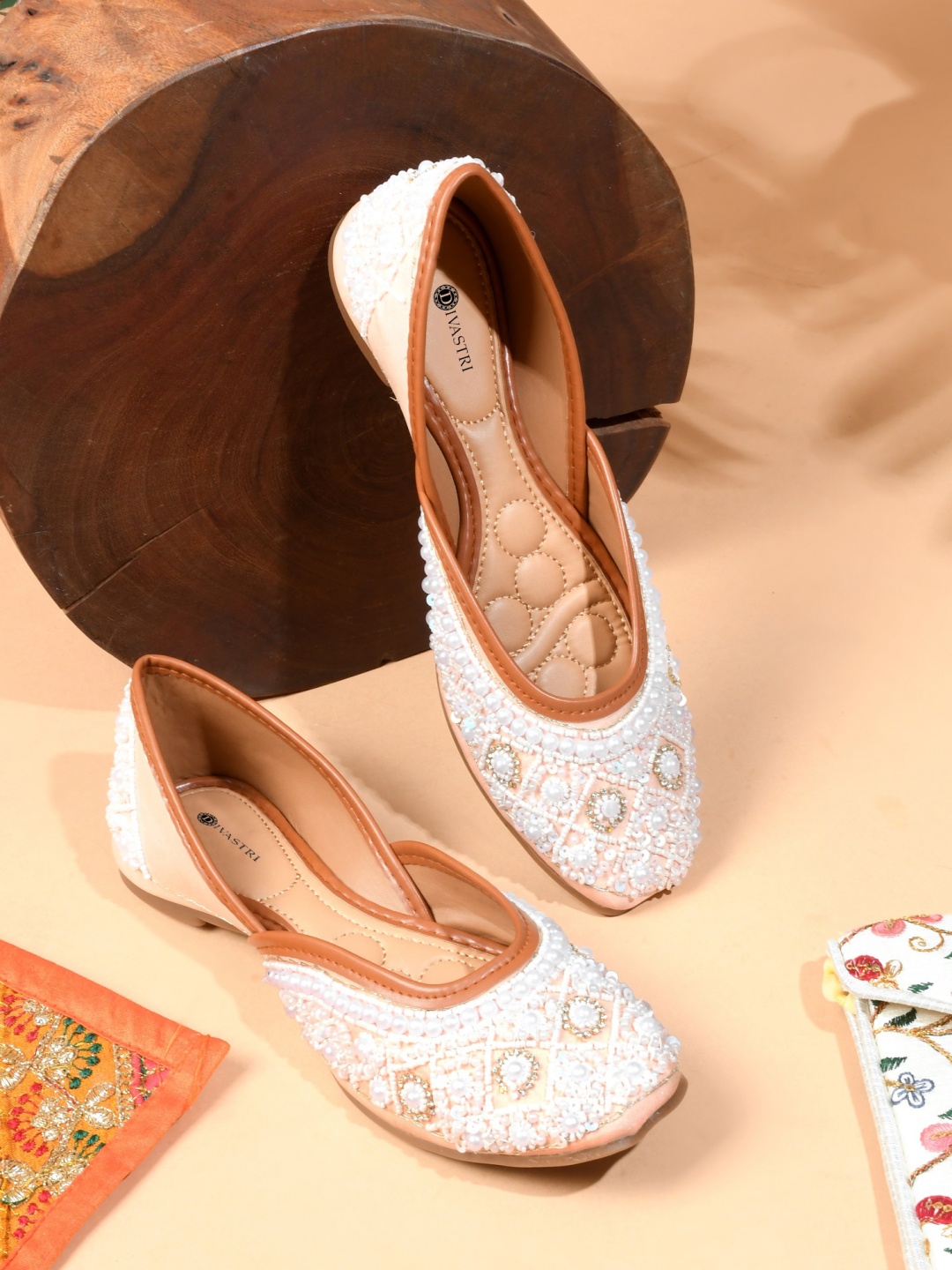 

DIVASTRI Women Woven Design Slip-On Ethnic Ballerinas Flats, Pink