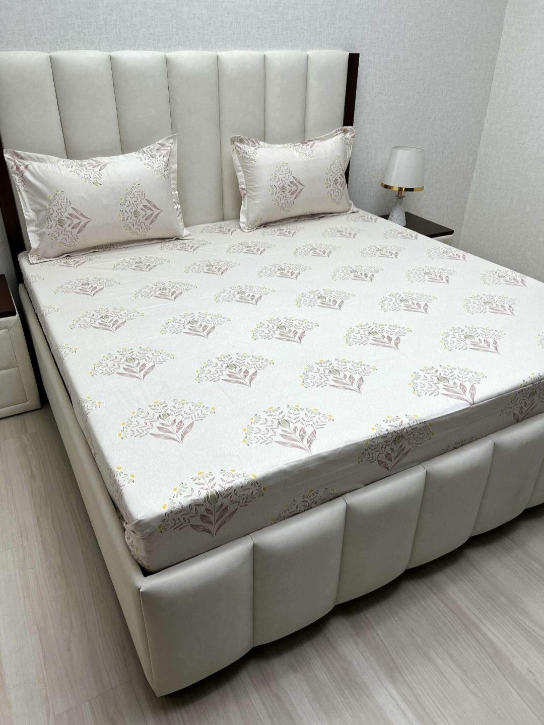 

Pure Decor Royal Passion Cream Printed 260 TC Pure Cotton Queen Bedsheet Set 2.54 x 2.28 m