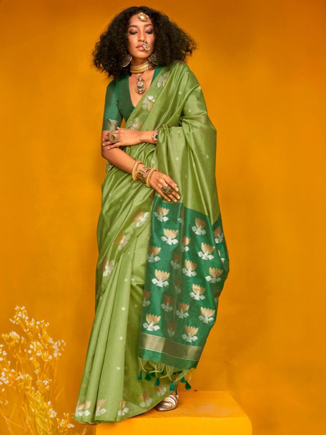 

BLENDIFY Ethnic Motifs Woven Design Zari Banarasi Saree, Green