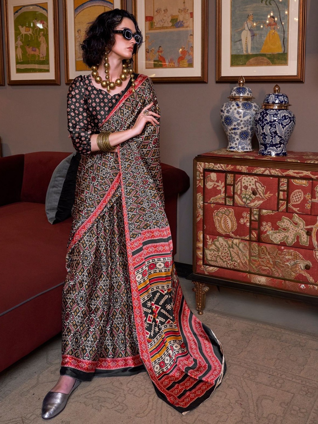 

BLENDIFY Ethnic Motifs Printed Satin Saree, Black