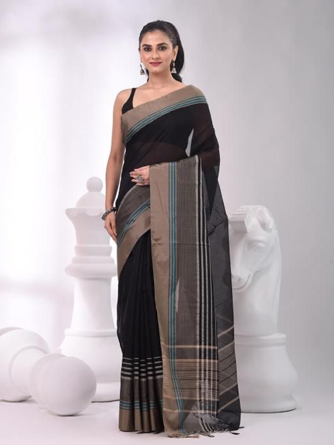 

VIBHAVARI Saree, Black