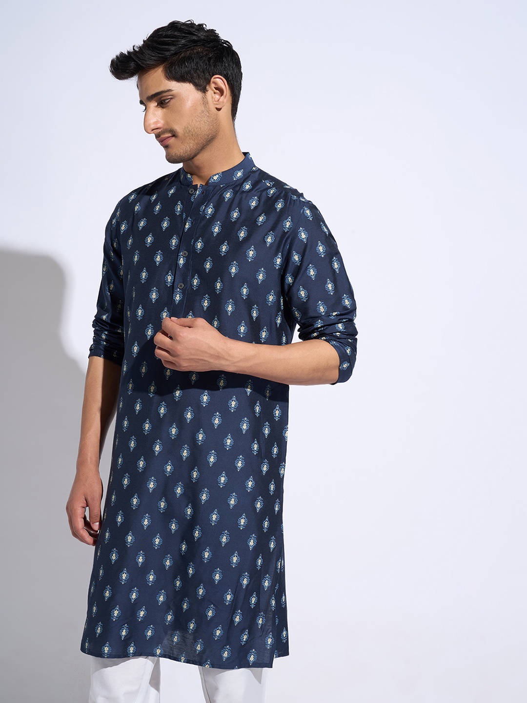 

indus route by Pantaloons Men Geometric Thread Work Kurta, Teal