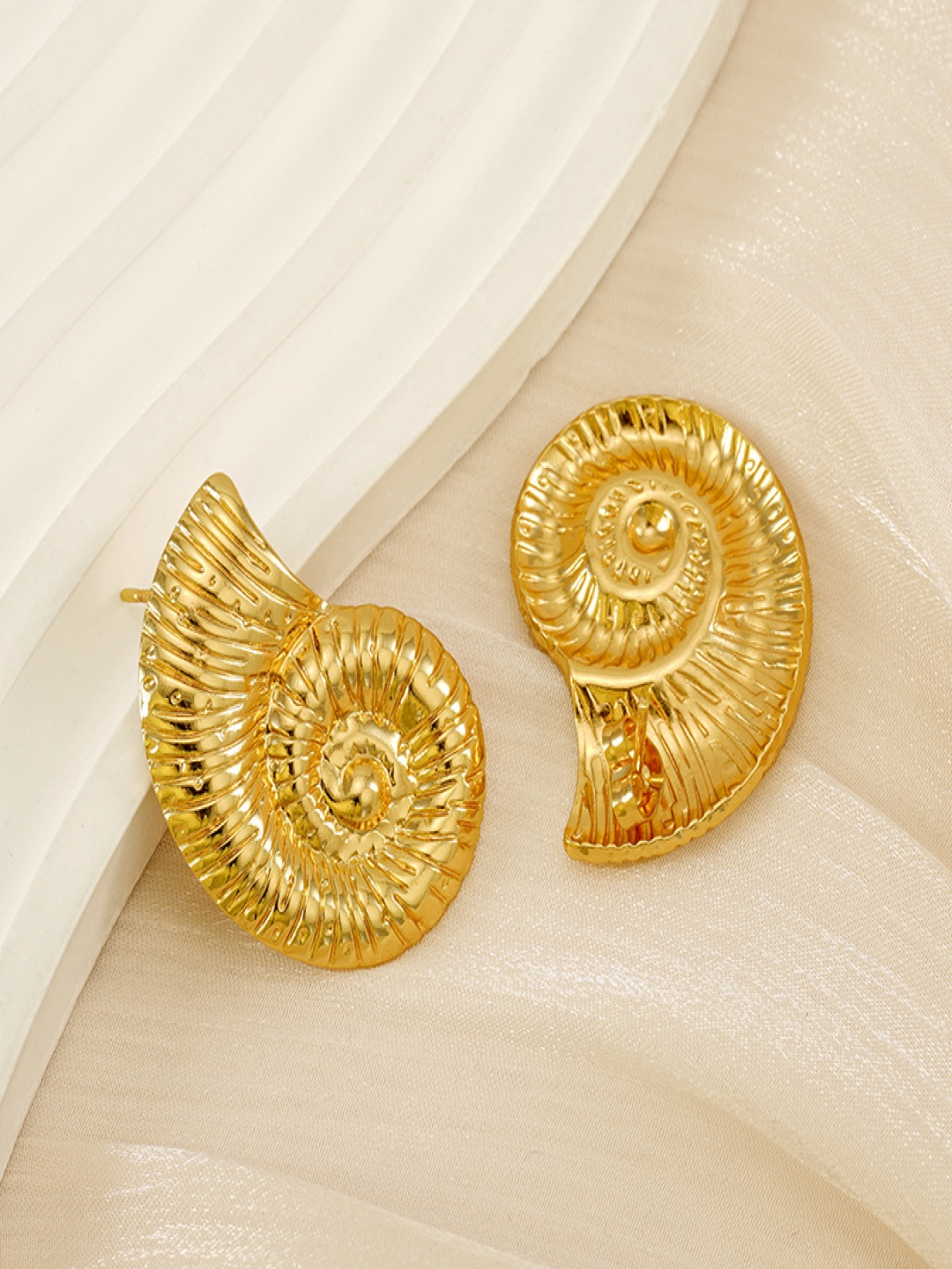 

DIVASTRI Stainless Steel Gold-Plated Contemporary Shaped Studs