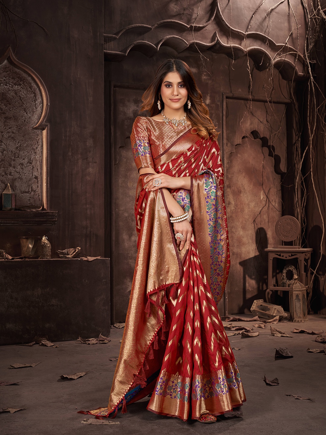 

Munir Woven Design Zari Banarasi Saree, Red