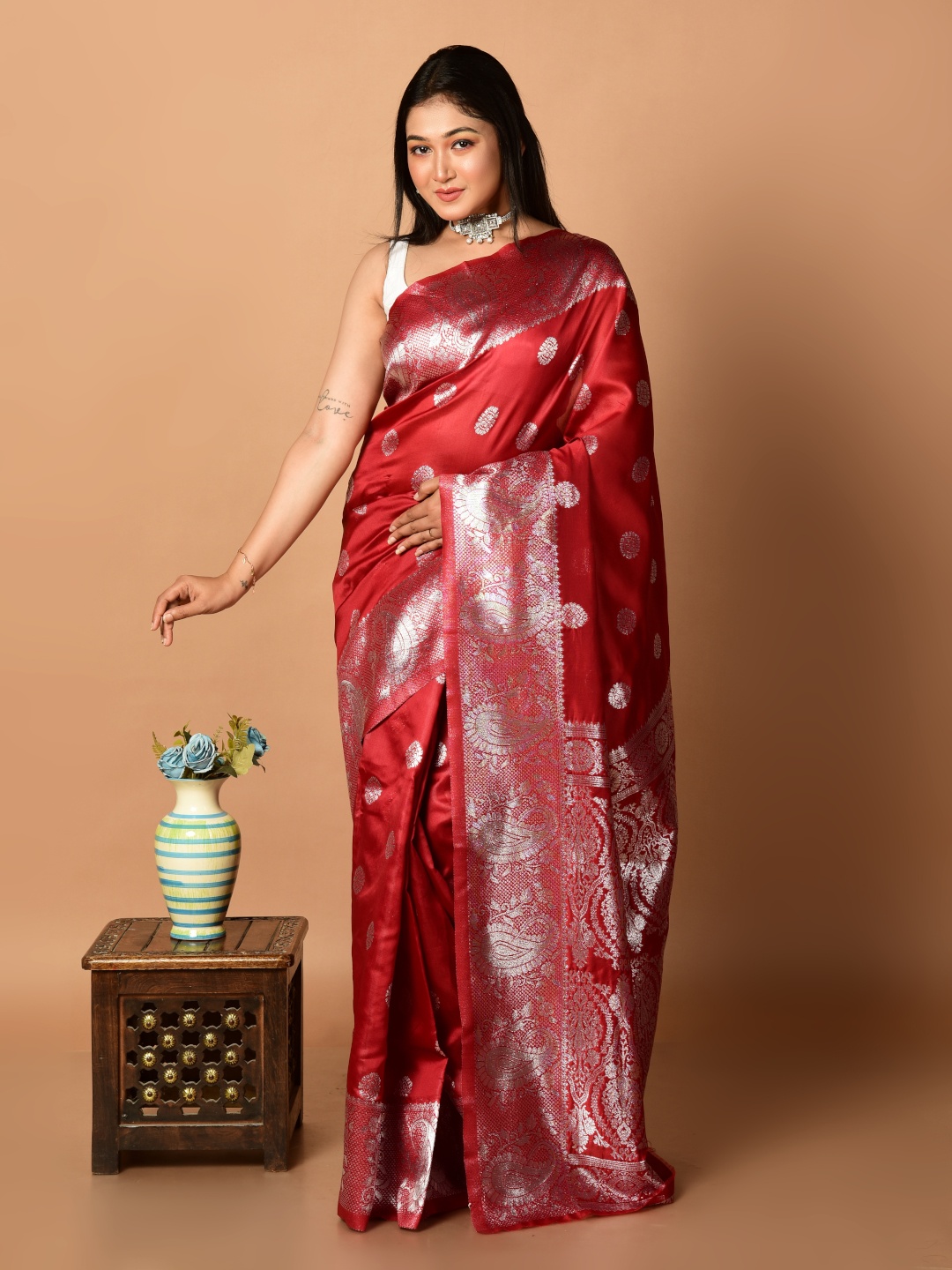 

HOUSE OF ARLI Paisley Zari Banarasi Saree, Maroon