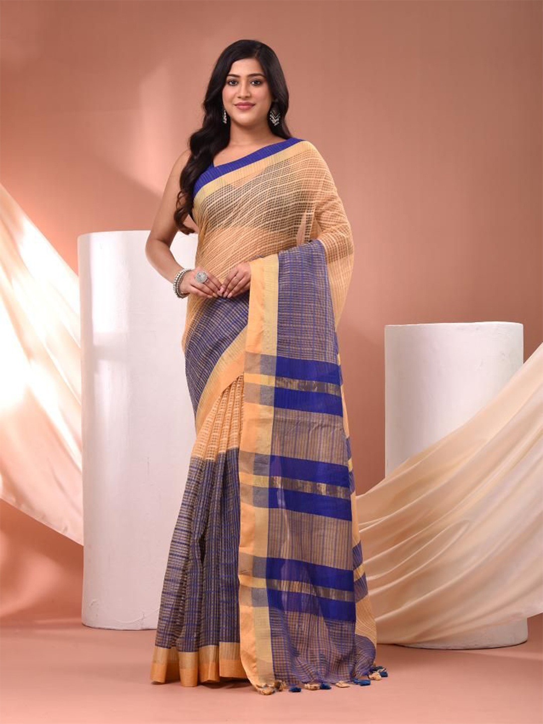 

VIBHAVARI Checked Zari Saree, Beige