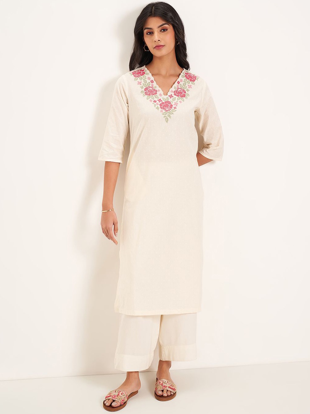

RANGMANCH BY PANTALOONS Floral Yoke Design V-Neck Straight Kurtas, Cream