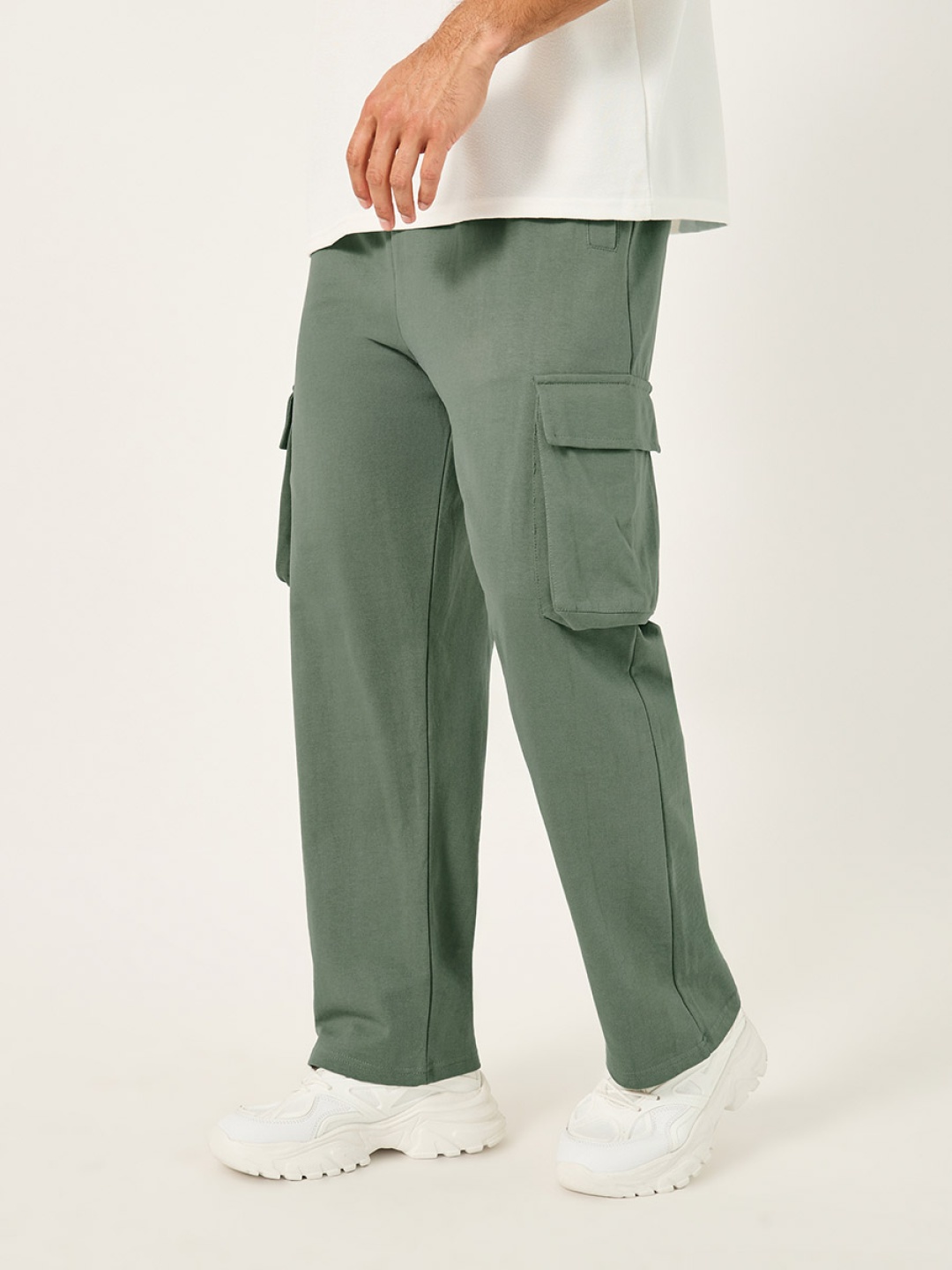

Styli Men Oversized Straight Leg Joggers With Cargo Pockets, Khaki