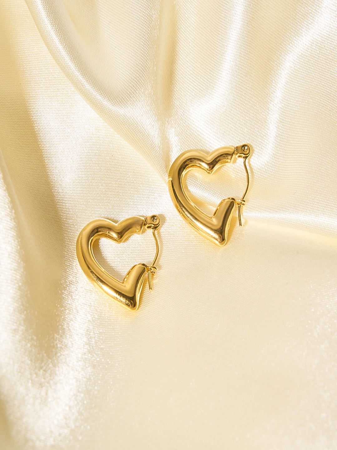 

DIVASTRI Stainless Steel Gold-Plated Heart Shaped Hoop Earrings