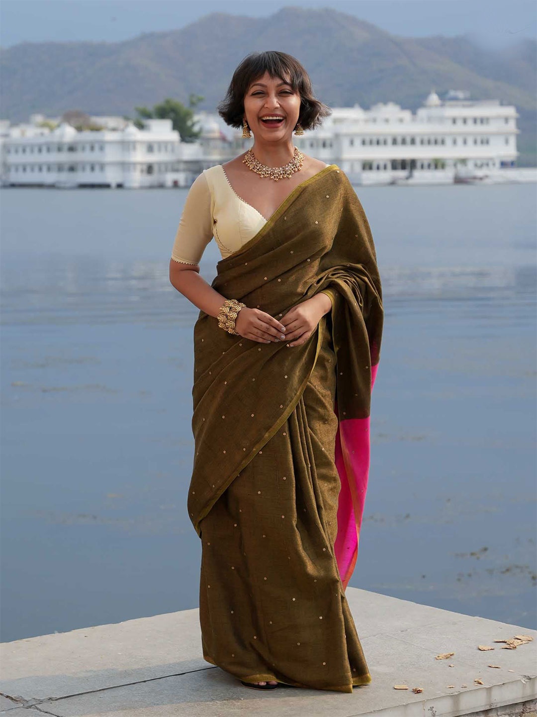 

Suta Brown Acrylic Cotton Saree