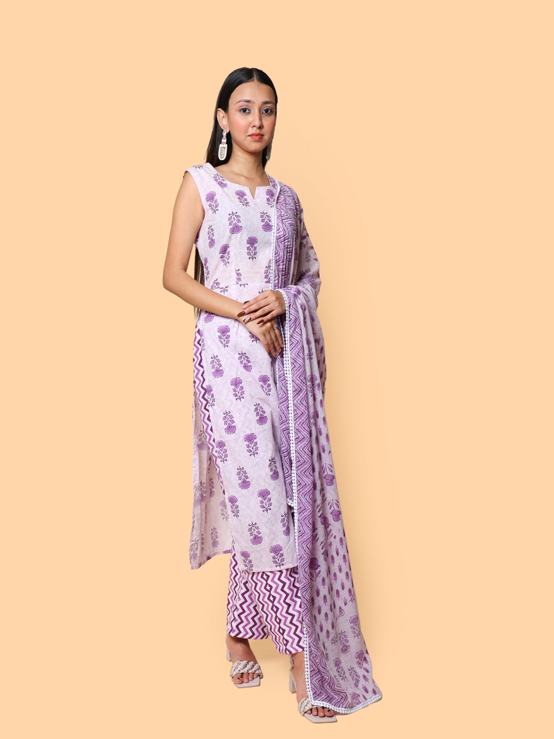 

KELLPAR Ethnic Motifs Printed Notch Neck Kurta With Pyjamas & Dupatta, Lavender