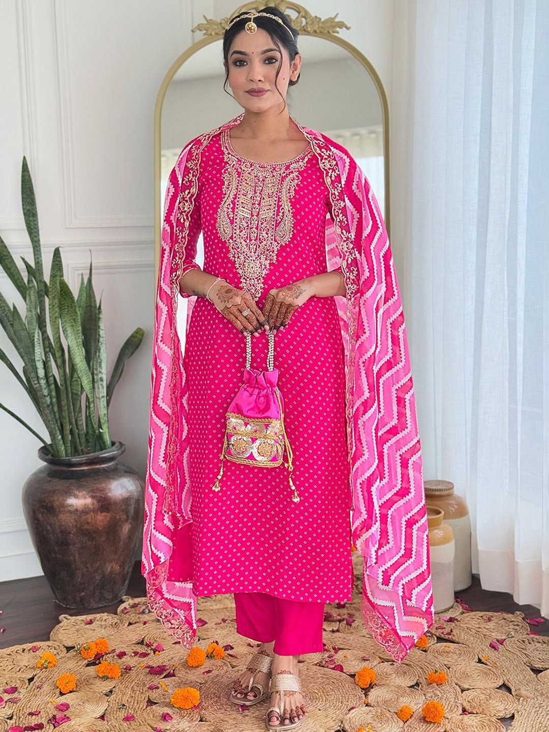 

Navlik Women Floral Embroidered Regular Kurta with Trousers & With Dupatta, Pink