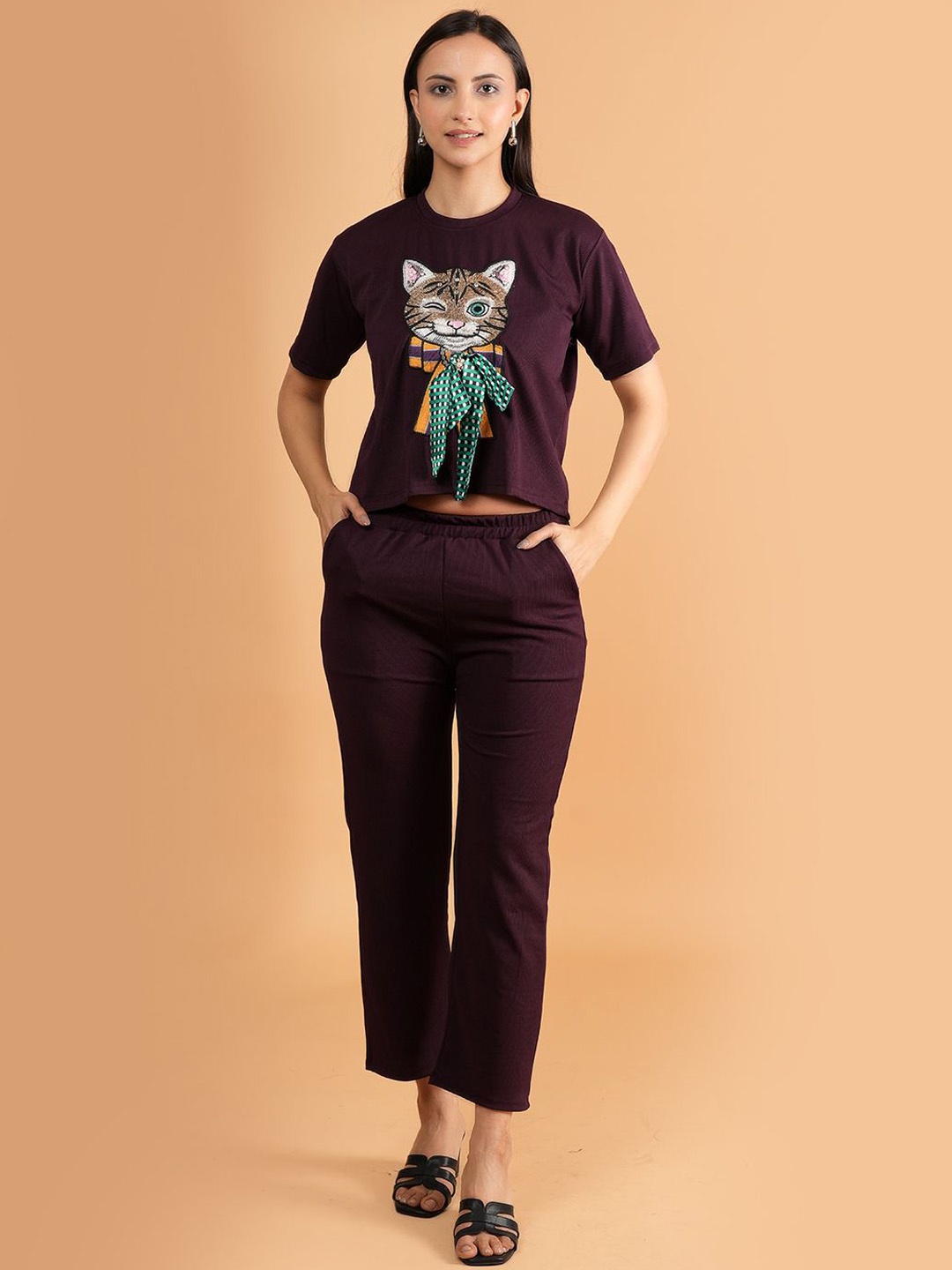

BAESD Printed Round Neck T-shirt With Trousers, Maroon
