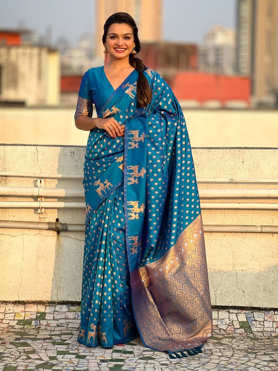 

Suha Woven Design Saree, Blue