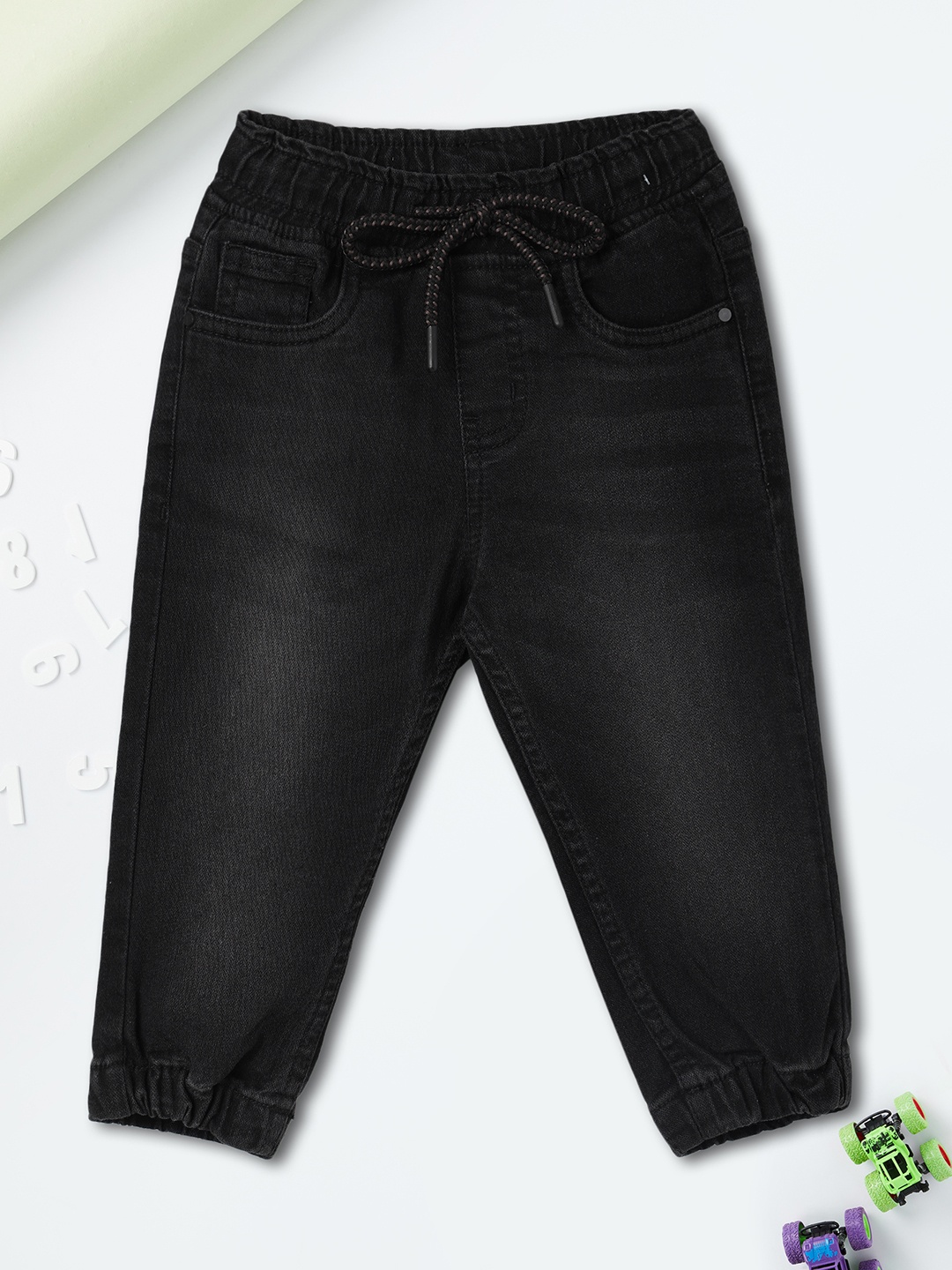 

max Boys Low Distress Light Fade Jeans, Black