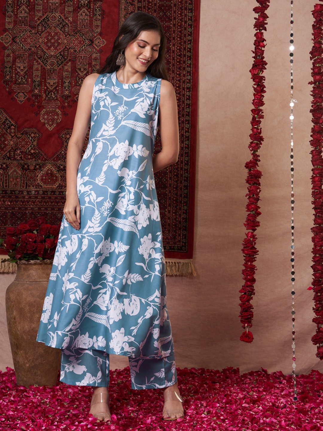 

GoSriKi Floral Printed Round Neck A-Line Kurta with Palazzos, Grey