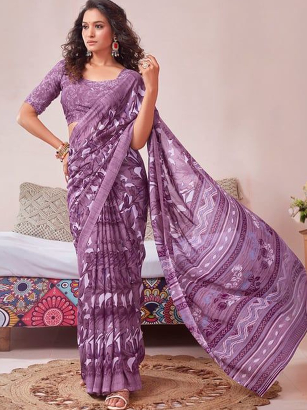 

HERE&NOW Floral Poly Georgette Banarasi Saree, Purple