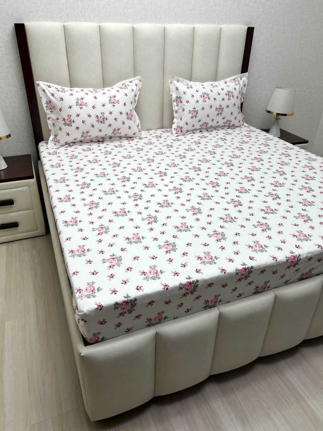 

Pure Decor Royal Passion White Printed Pure Cotton 230TC Queen Bedsheet Sets 2.28m x 2.54m