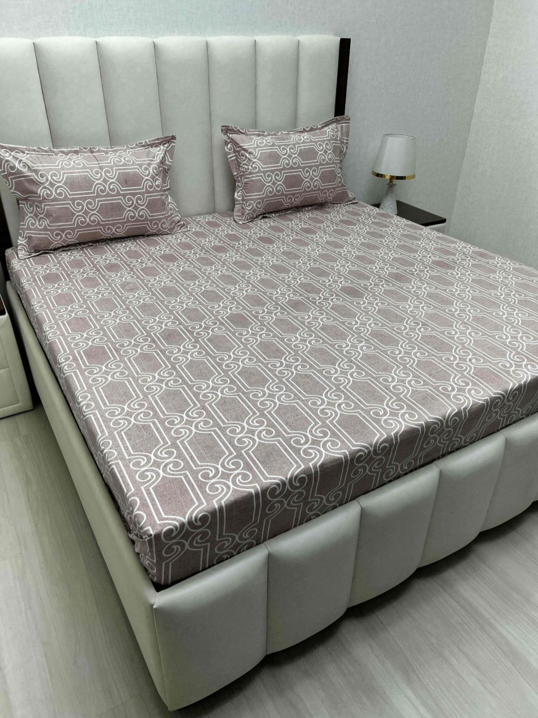 

Pure Decor Royal Passion Brown 300 TC Pure Cotton Queen Bedsheet Set 2.28 m x 2.54 m