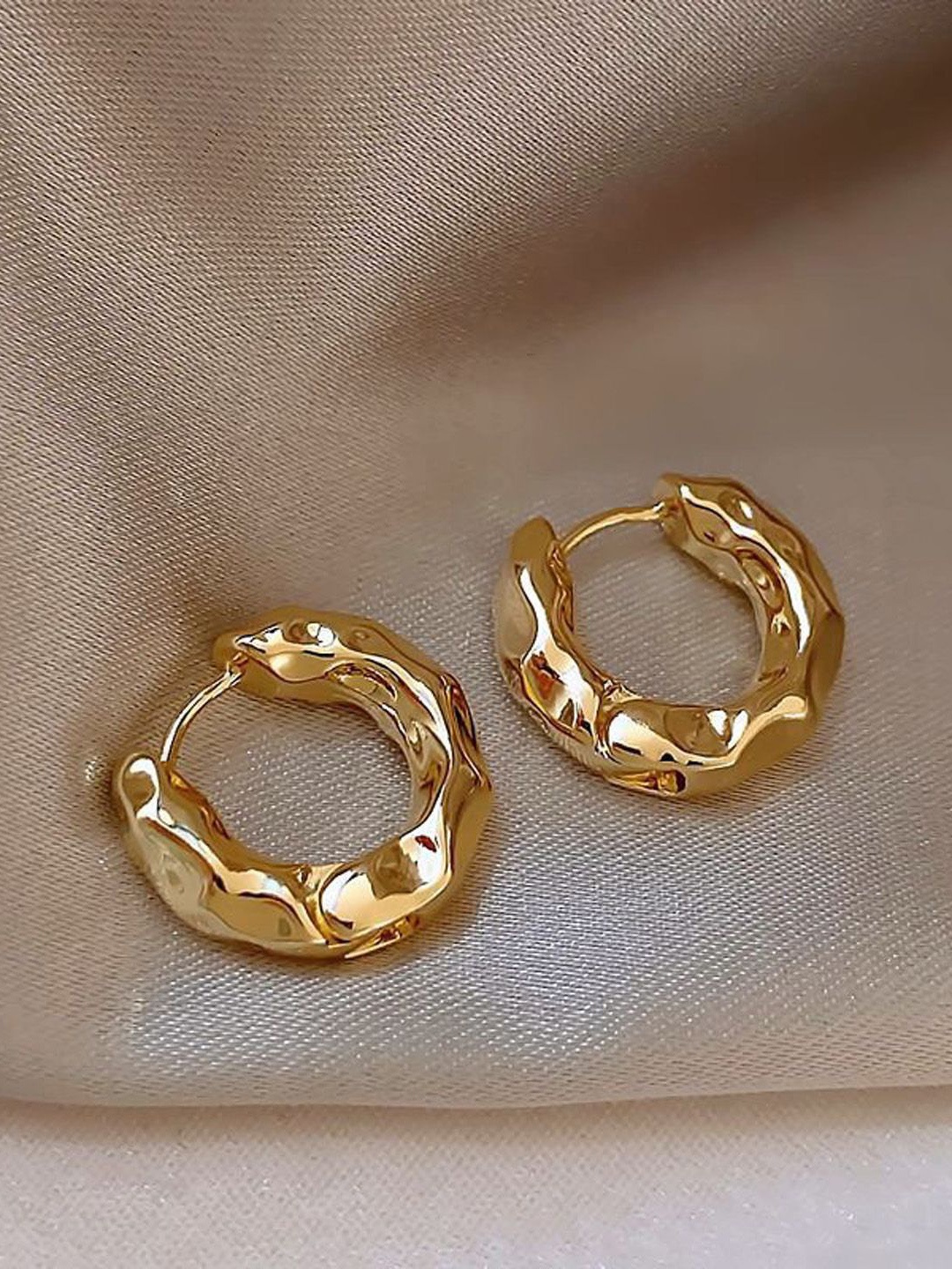 

Just Lil Things Contemporary Hoop Earrings, Gold